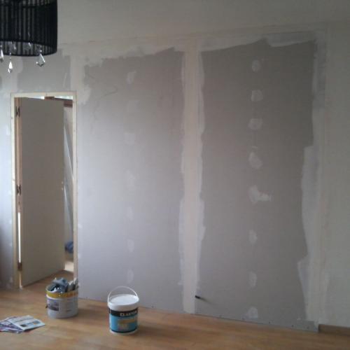 Mur de seeparation dans un grand sejour pour creation d'un piece