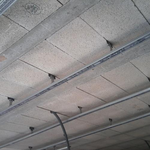 Utilisation de suspentes hourdis pour l'ossature d'un plafond